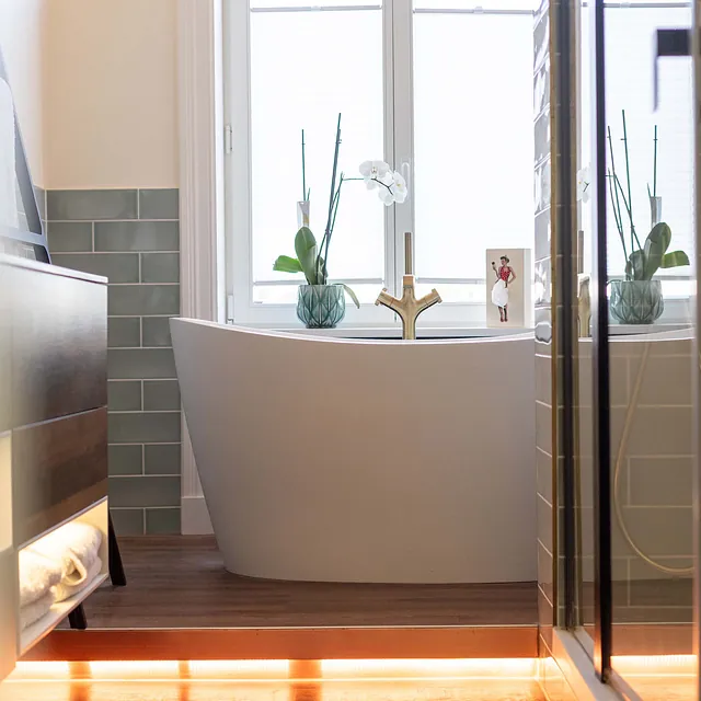 Badewanne in Badezimmer